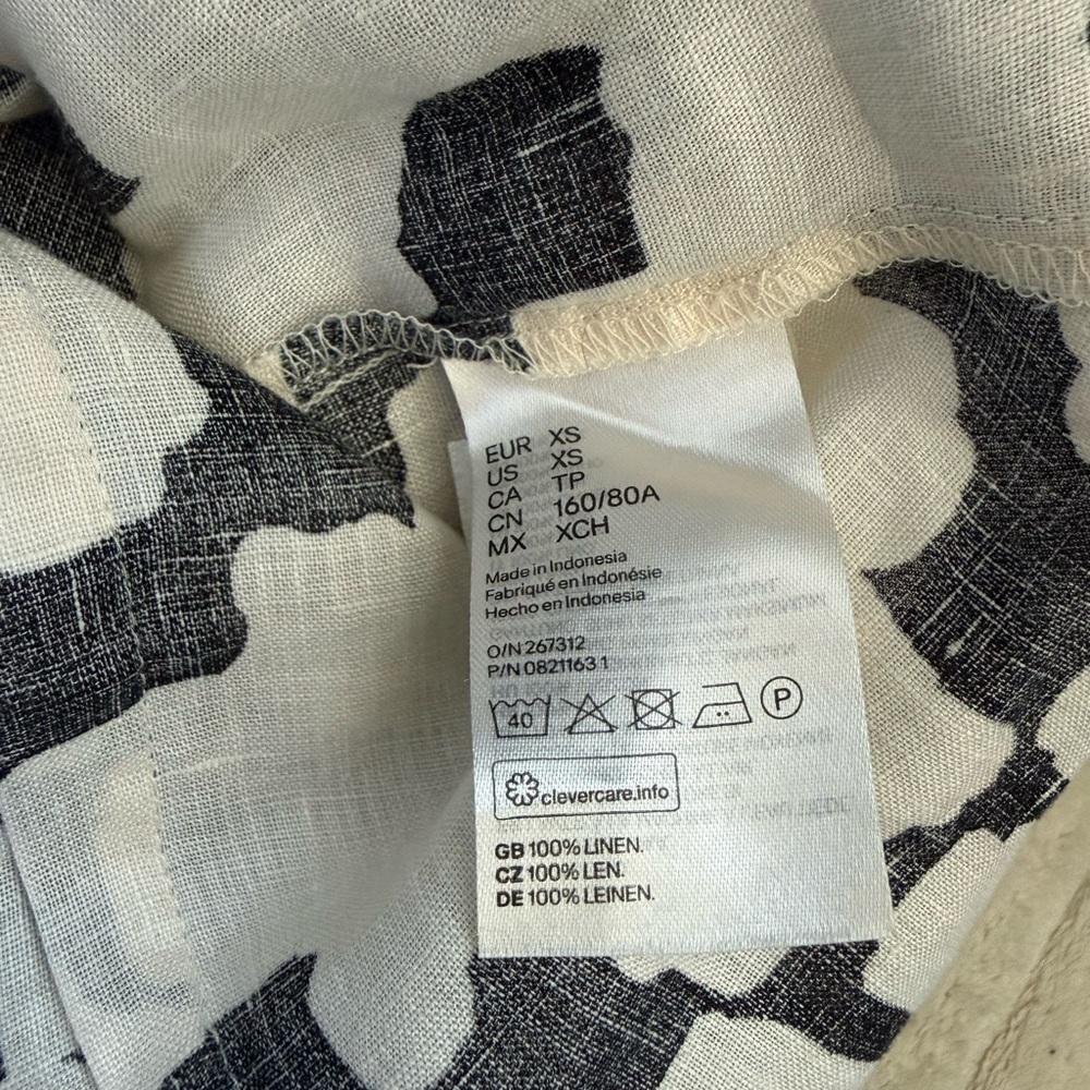 Sleeveless Linen Black and White Patterned Button-Front Cami Top - Picture 4 of 6